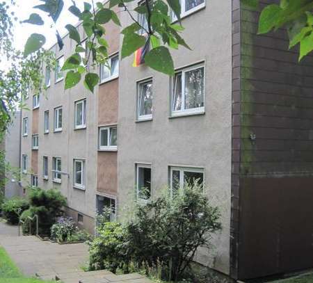 Stop! Renovierte 3-Zimmer-Wohnung mit Balkon