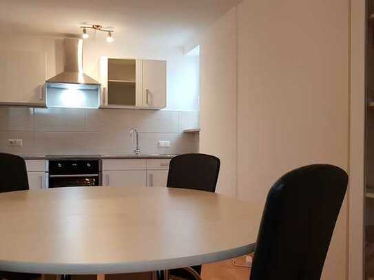 Helle, modern teilmöblierte 2-ZKB-Wohnung für Berufstätige, Pendler und Azubis