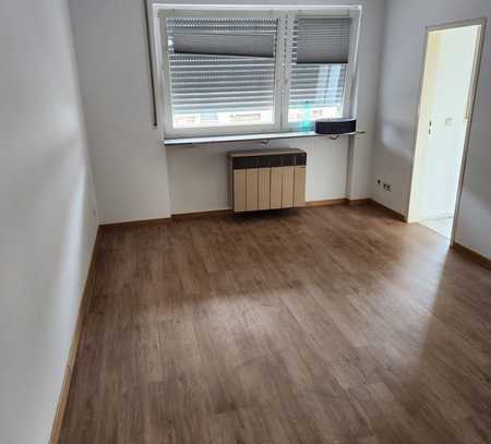 1-Zi.Wohnung (7 Wohnungen), renoviert, c. 4 % Rendite, Kapitalanlage, Stuttgart, Bad-Canstatt