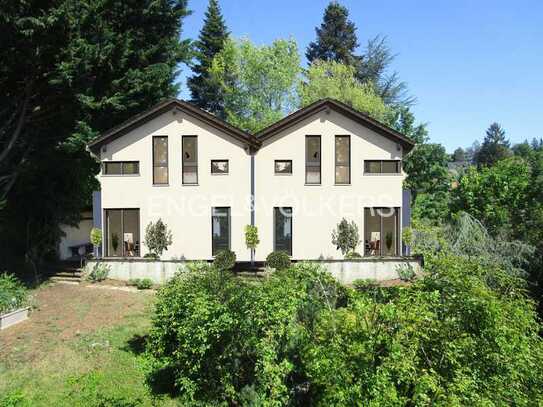 Exklusives Grundstück mit schöner Aussicht in bester Halbhöhenlage • Garage und großer Garten