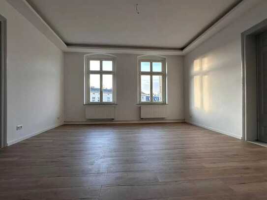 Sanierte Altbauwohnung in TOP-Lage...auf Wunsch mit EBK!