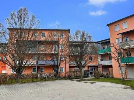 Gut geschnittene 2 - Zi Wohnung mit EBK, Balkon und TG in Nittendorf