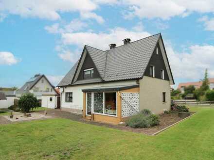 Großzügig wohnen - freistehendes ZFH mit 2 Garagen und Gartenlaube in Jöllenbeck