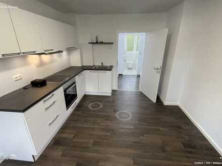 Geschmackvolle Wohnung mit zwei Räumen und Einbauküche in Hof