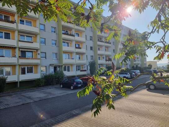 Kleine Dreiraumwohnung mit sonnigem Balkon!