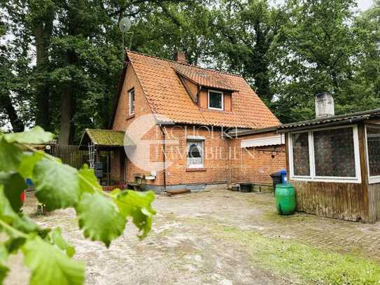 Siedlungshaus mit Entwicklungspotenzial in idyllischer, waldreicher Lage in Bienenbüttel