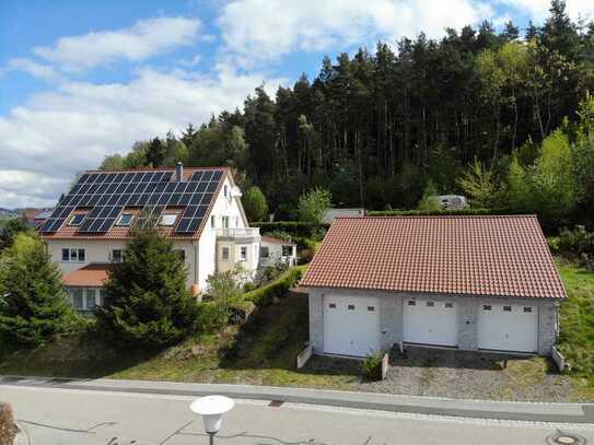 Zweifamilienhaus mit ELW und großem Grundstück mit überdimensionaler Garage in Gleiritsch