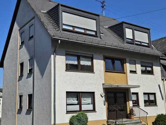 Bezugsfreie 4-Zimmerwohnung mit Balkon und PKW Stellplatz