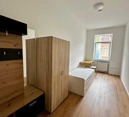 Schönes helles Studenten-Zimmer