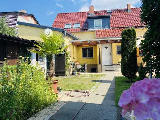 Attraktives Ein/Zweifamilienhaus mit Gästehaus, Nebengelass, Wintergarten und schönem Garten!