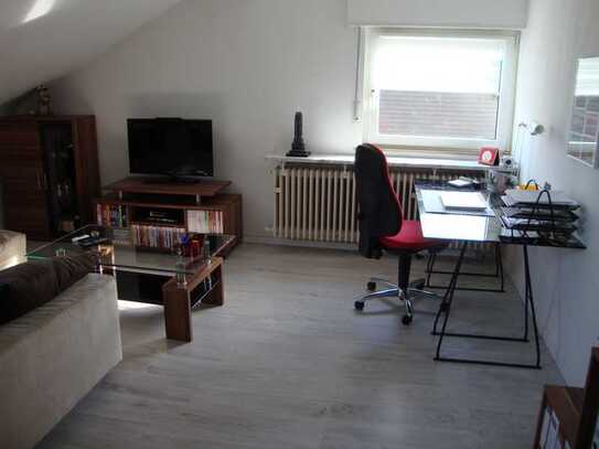 Freundliche und sanierte 2-Zimmer-DG-Wohnung in Heddesheim