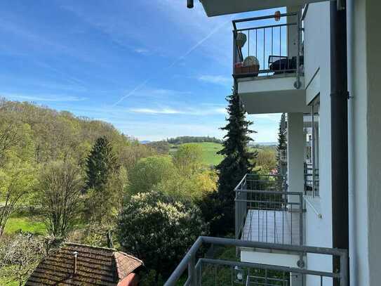 Moderne 4-Zimmer-Wohnung Halbhöhenlage mit schönem Ausblick ins Grüne und neuer EBK