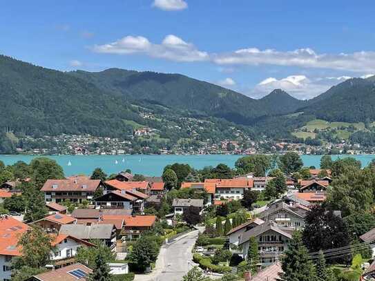 Exklusive Dachterrassenwohnung mit unverbaubarem See- und Bergblick in Hanglage,