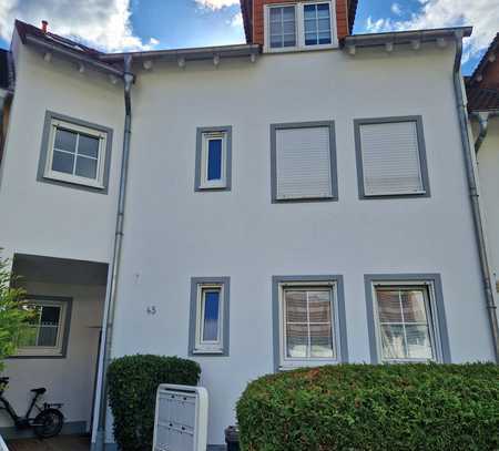 Gepflegte 2,5-Zimmer-Maisonette-Wohnung in Bad Vilbel mit Blick ins Grüne