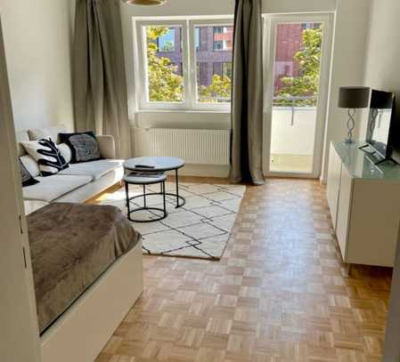 new renovated apartment in Charlottenburg near the river. Spree and the Bus station