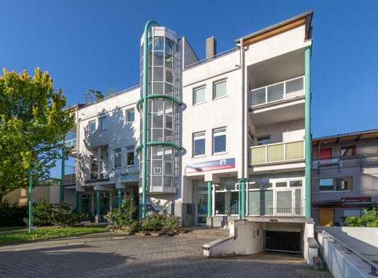 2 Zimmerwohnung in zentraler Lage mit EBK und Terrasse sucht Euch!