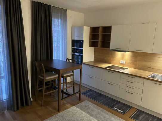 Möblierte exklusive 2-Zimmer-Wohnung mit Balkon und EBK in Berlin Charlottenburg