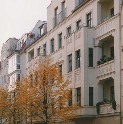 Top-sanierte charmante Altbauwohnung im gepflegten Mehrfamilienhaus, bezugsfrei, Caligariplatz!