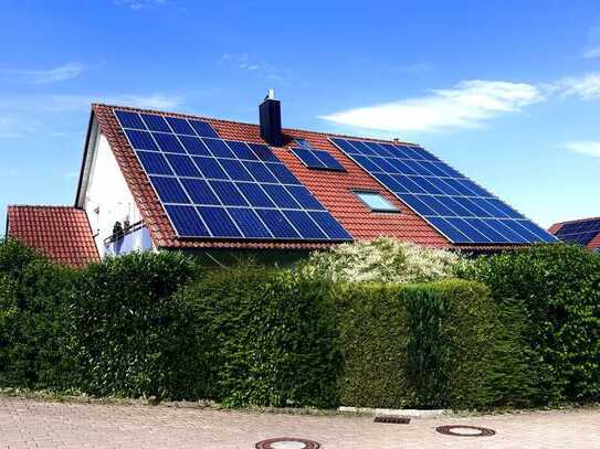 Lichtdurchflutete Erdgeschosswohnung mit Südterrasse und großem Garten