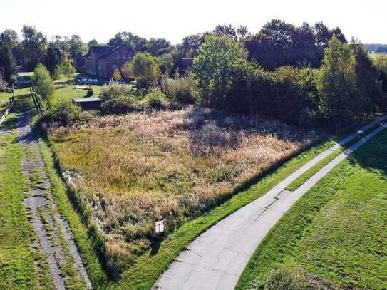 Unbebautes Grundstück innerhalb des Ortes