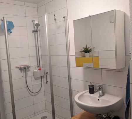 Moderne 2,5-Zimmer-Wohnung mit 2 Balkonen, Weitblick und EBK in Bestlage