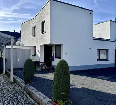 3-Zi-Haus in Rösrath Wallbox/Wärmepumpe/Geothermie/Fußbodenheizung überdachte Terrasse · Garage