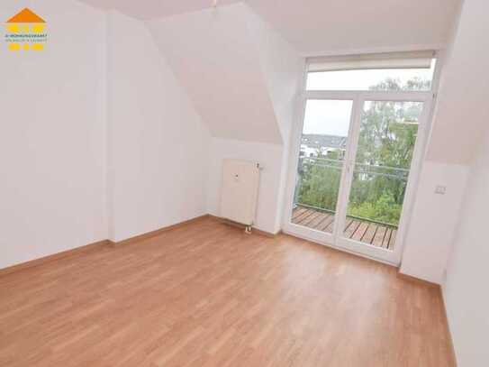 *Zentrumsnahe Dachgeschosswohnung mit Balkon u. opt. Einbauküche*