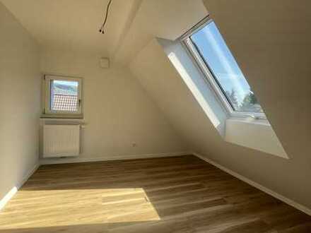 Toprenoviertes Stadtjuwel, 2 ZKB mit großem Balkon in bester Lage