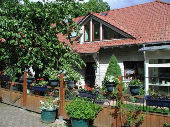 Großzügiges , helles Landhaus am Rand des Pfälzer Waldes + schöne Wohneinheit im DG