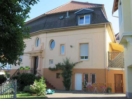 Preiswertes 8-Zimmer-Haus in Zweibrücken Stadt am Fasanerieberg