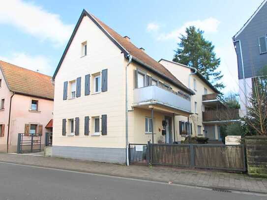 Großes Einfamilienhaus, Mehrgenerationenhaus oder Mehrfamilienhaus mit Terrasse, Balkon und Garten