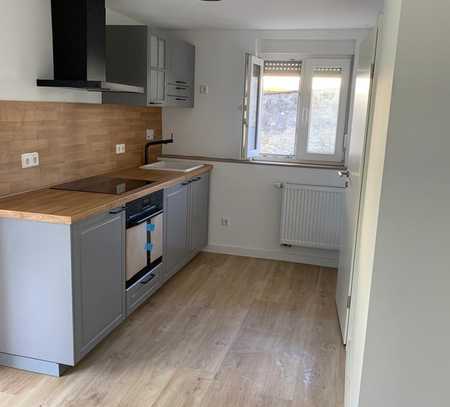 Moderne 1,5-Zimmer-Wohnung in Fellbach | Kernsaniert | Eigene Terrasse + EBK + Stellplatz