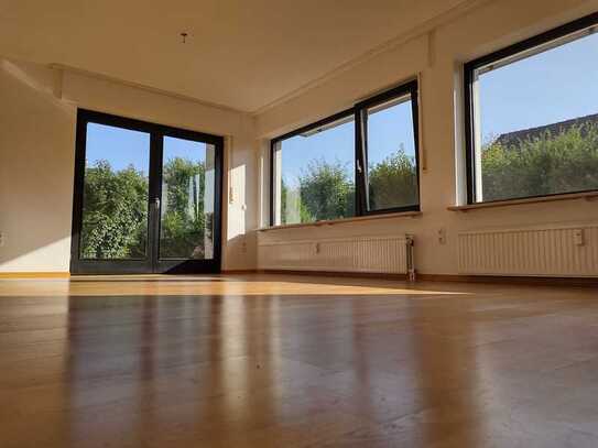 Exklusive, modernisierte 5-Zimmer-Wohnung mit Garten und Terasse in Detmold
