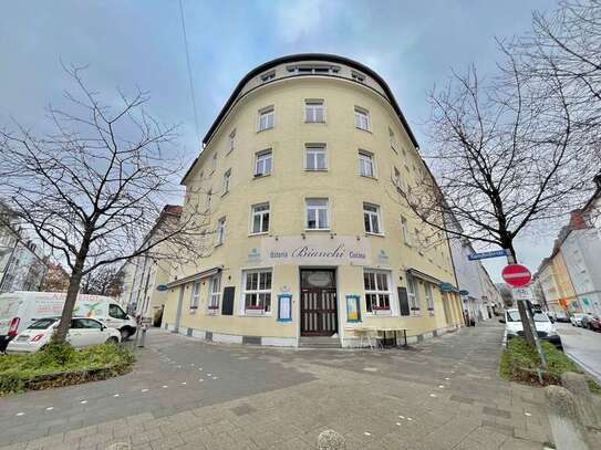 Altbau im Westend! Stilvolle 3-Zimmer Wohnung mit Einbauküche!