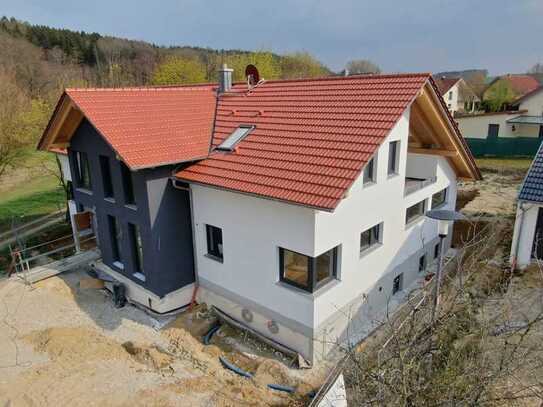 Wunderschöne 2-Zi. Dachgeschoss Wohnung mit Loggia