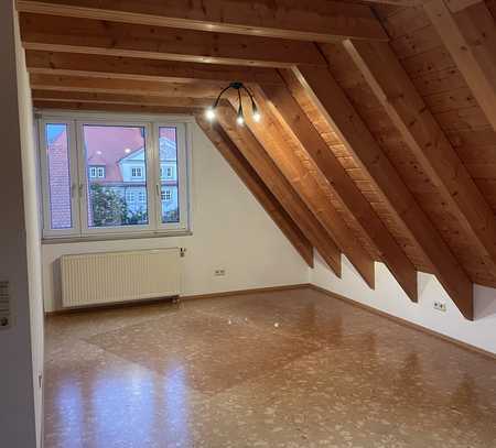 Gepflegte 3-Raum-Maisonette-Wohnung mit Einbauküche in Ochsenhausen