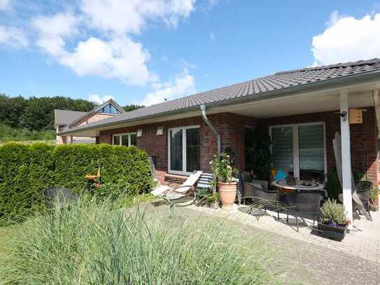 Wohnen auf einer Ebene, neuwertiger Bungalow in Naturrandlage in Eckernförde-Süd.