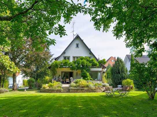 Einfamilienhaus mit Praxisanteil und großem Grundstück