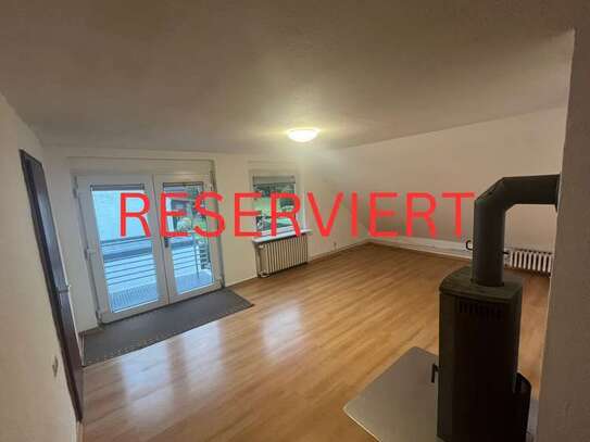 2,5 Zimmer-Wohnung im Zweifamilienhaus / EBK, Vollbad, Gartenanteil, Abstellr. , Stlpl. 950,- € inkl