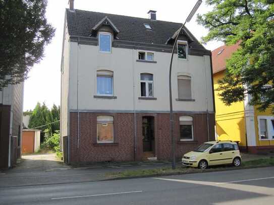 Mehrfamilienhaus mit 4 Wohneinheiten + Garage, Bj. 1904, 283m² Wfl. + 538 m² Grundstück.