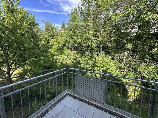Moderne, helle 3 Zimmer mit großem Balkon und Blick ins Grüne