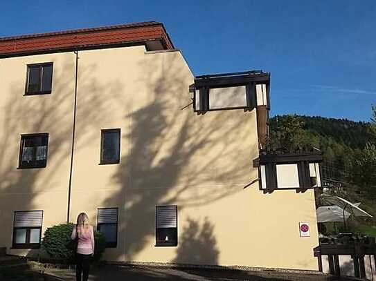 Schöne, sonnendurchflutete 1,5 Zimmerwohnung mit Panoramablick ins Murgtal