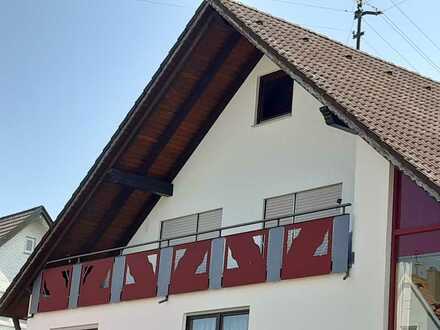 gemütliche 2-Zimmer -DG-Wohnung mit EBK und Balkon in Alpirsbach