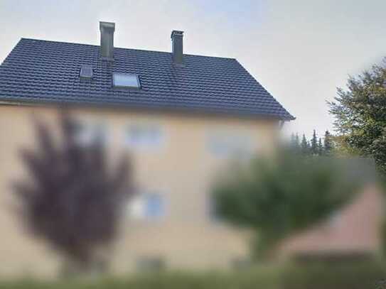 Kapitalanlage: Gut vermietete, gepflegte 2,5-Raum-DG-Wohnung mit Balkon und EBK in Pfullingen
