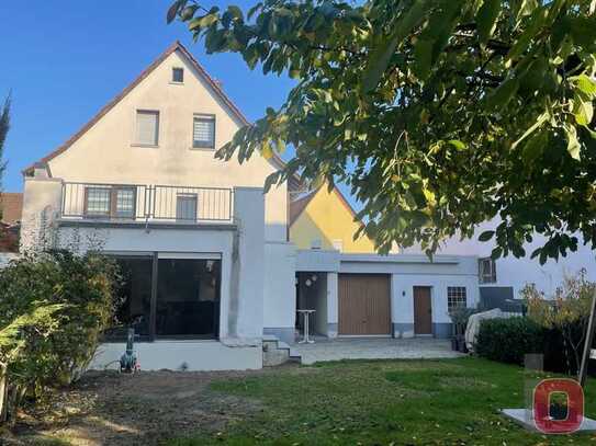 Ein Zuhause mit viel Platz und Möglichkeiten - Modernisiertes 1-3-Fam.-Haus mit Garten + Doppelgarag