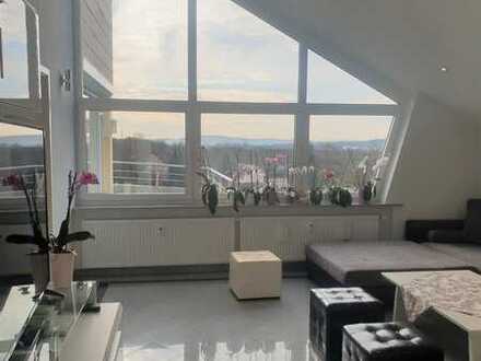 Lichtdurchflutete 3,5 Zimmer Wohnung mit Balkon und Garage provisionsfrei direkt vom Eigentümer !!!