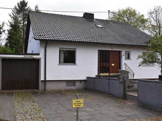 Schönes Zweifamilienhaus in Top Lage in Carlsberg zu verkaufen.