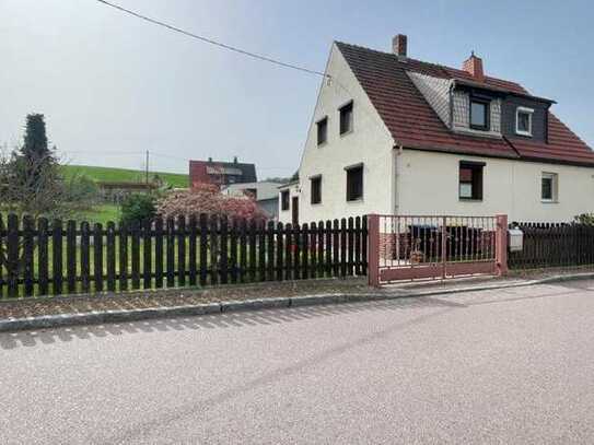 Hübsche Doppelhaushälfte mit großzügigem Grundstück in Roßwein zu verkaufen