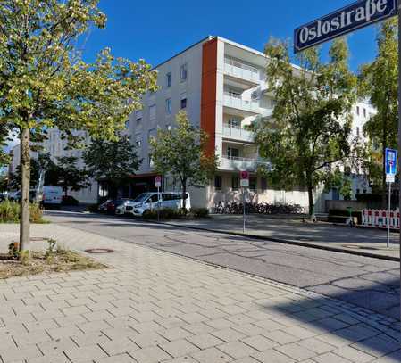 Stilvolle frisch sanierte 1,5-Raum-Wohnung mit gehobener Innenausstattung mit Balkon und EBK in Riem