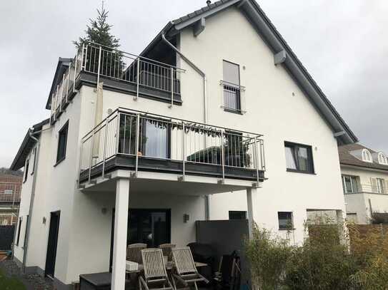 Ruhige, zentale 3 Zimmer, 85 m²,Aufzug,Tageslichtbad,1.OG,S/W Balkon, nicht Flut betroffen
